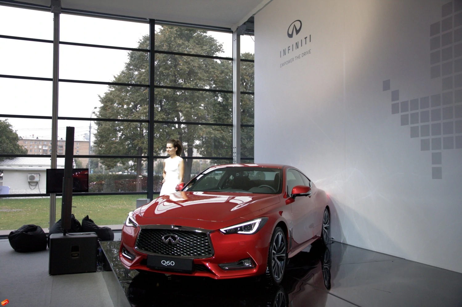 Внутри павильона с Infiniti